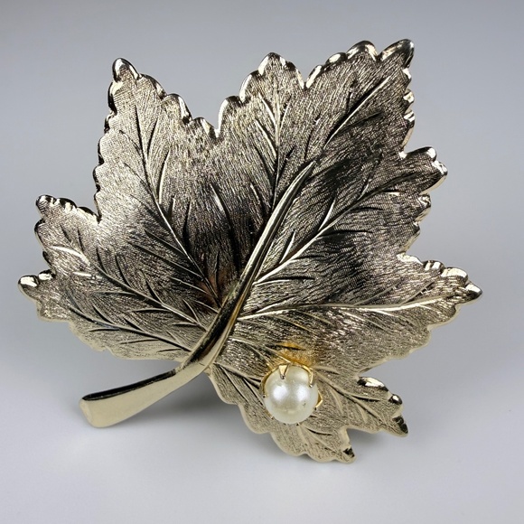 Sarah Coventry Maple Leaf Brooch - Picture 10 of 11